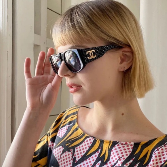 CHANEL Vintage 90s Quilted CC Logo Sunglasses 0003 Black + Box & Dust Bag - Picture 12 of 12
